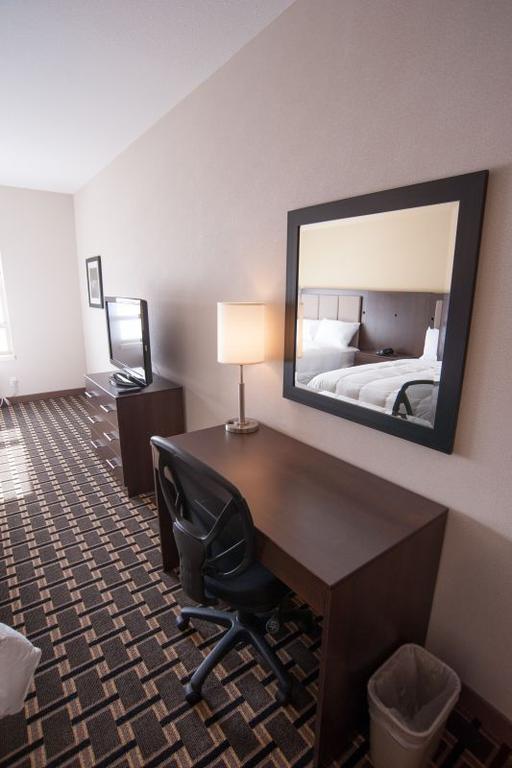 Western Star Inn & Suites Stoughton Room photo